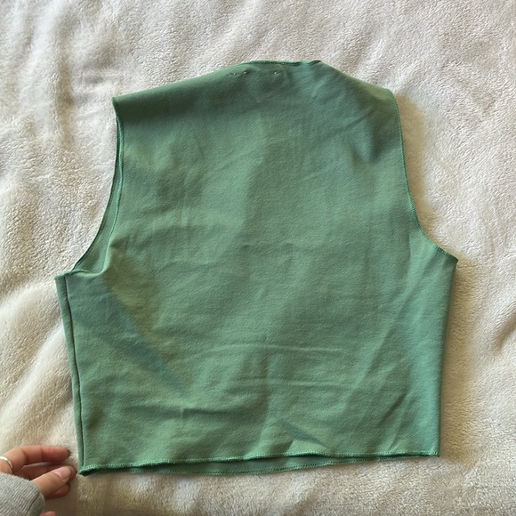 Plain green tank - Picture 2 of 2